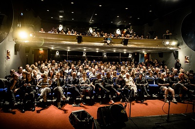 Bio Roy fullspikat av folk på punkpremiär Bio Roy fullspikat av folk på punkpremiär
